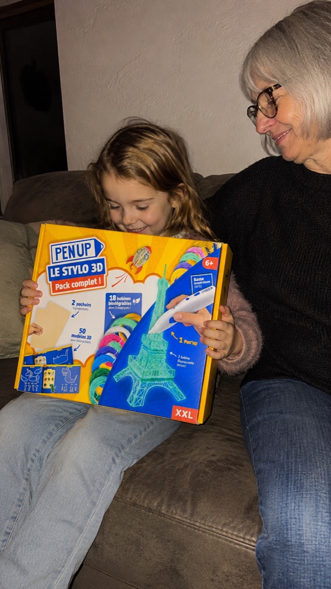 Madre e hija crean juntas con el bolígrafo 3D Pen'Up 3D